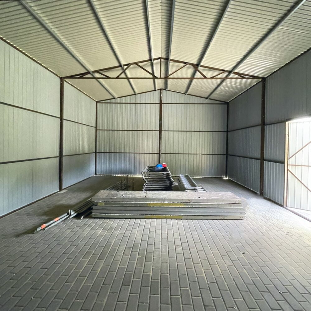 Hala magazynowa z blachy trapezowej  9x5 brama 2,8 m - Image 3