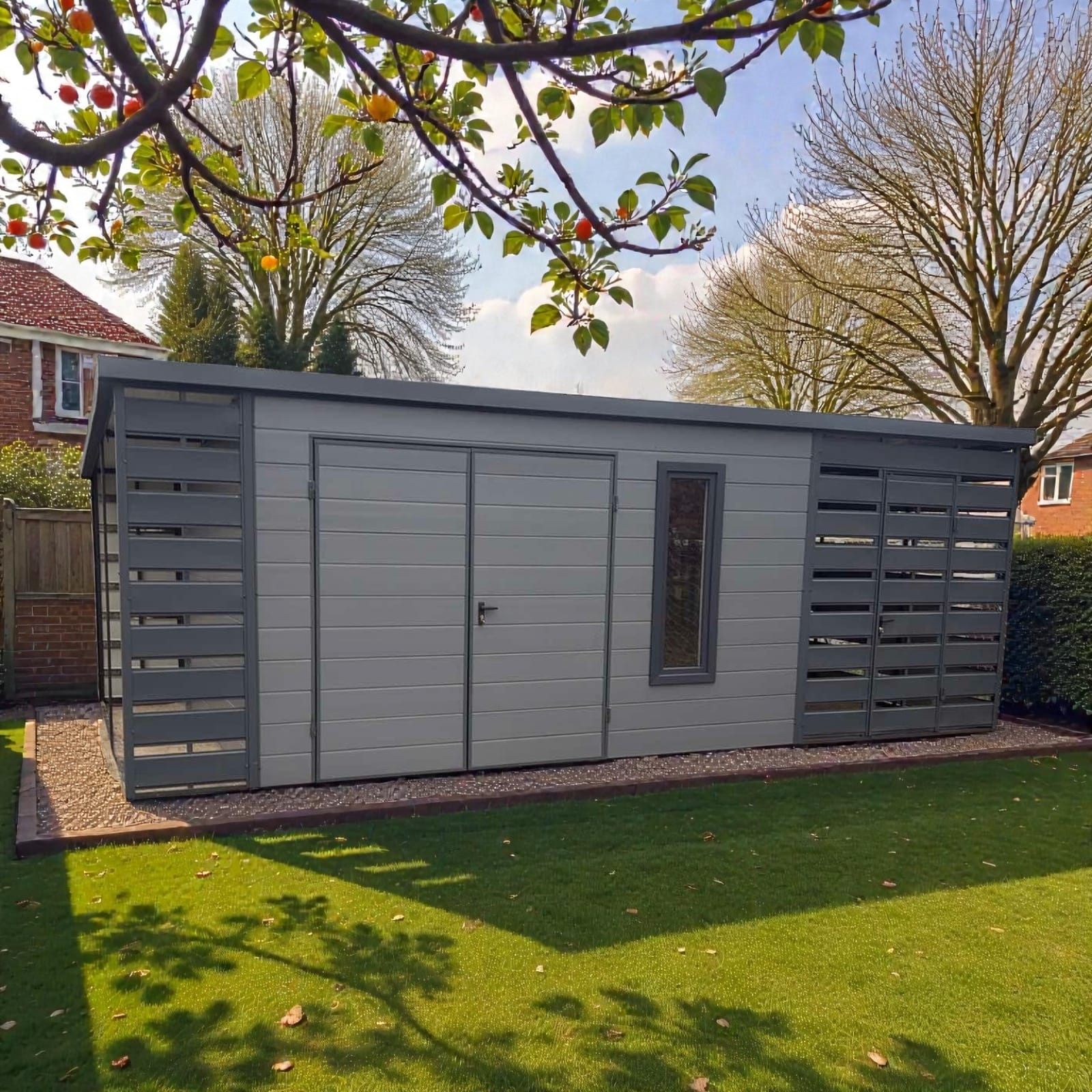 Záhradný dom z 7x4 sendvičového panelu, drevený prístrešok a prístrešok na auto