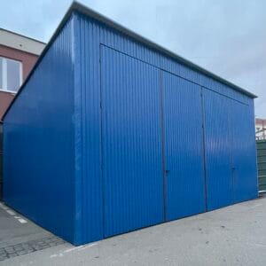 Skladová hala 7x7 vyrobená z lichobežníkovej plechovej brány s dvojitým krídlom