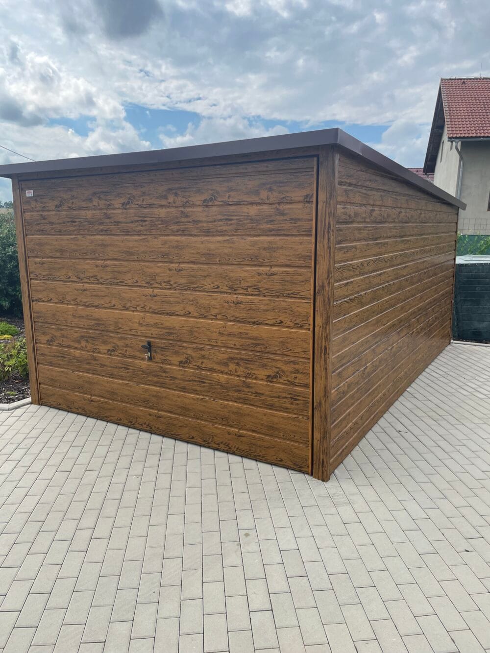 Garaż blaszany Premium 3×5,5 jednospadowy brama uchylna