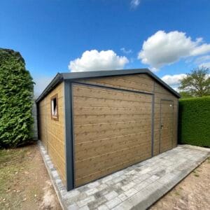 Izolovaná garáž vyrobená zo sendvičového panelu, 5x5 na pántoch