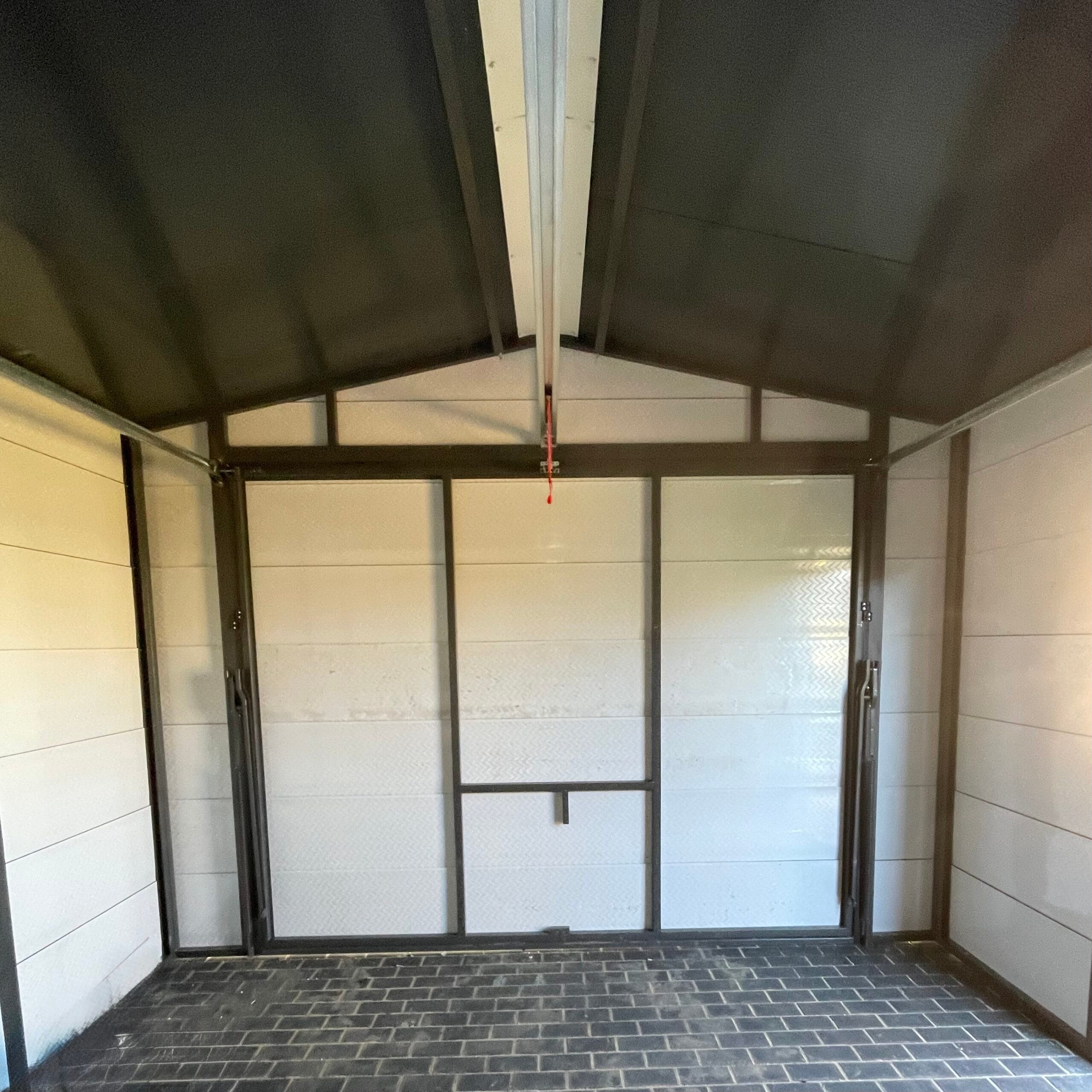 Izolovaná garáž zo sendvičového panelu 4x6 podobného drevu (Kopia) (Kopia) (Kopia) – Obrázok 3